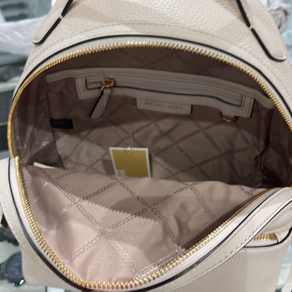 Michael Kors Women's Valerie Medium Pebbled Leather Backpack Light Cream 
NWT - Picture 14 of 16